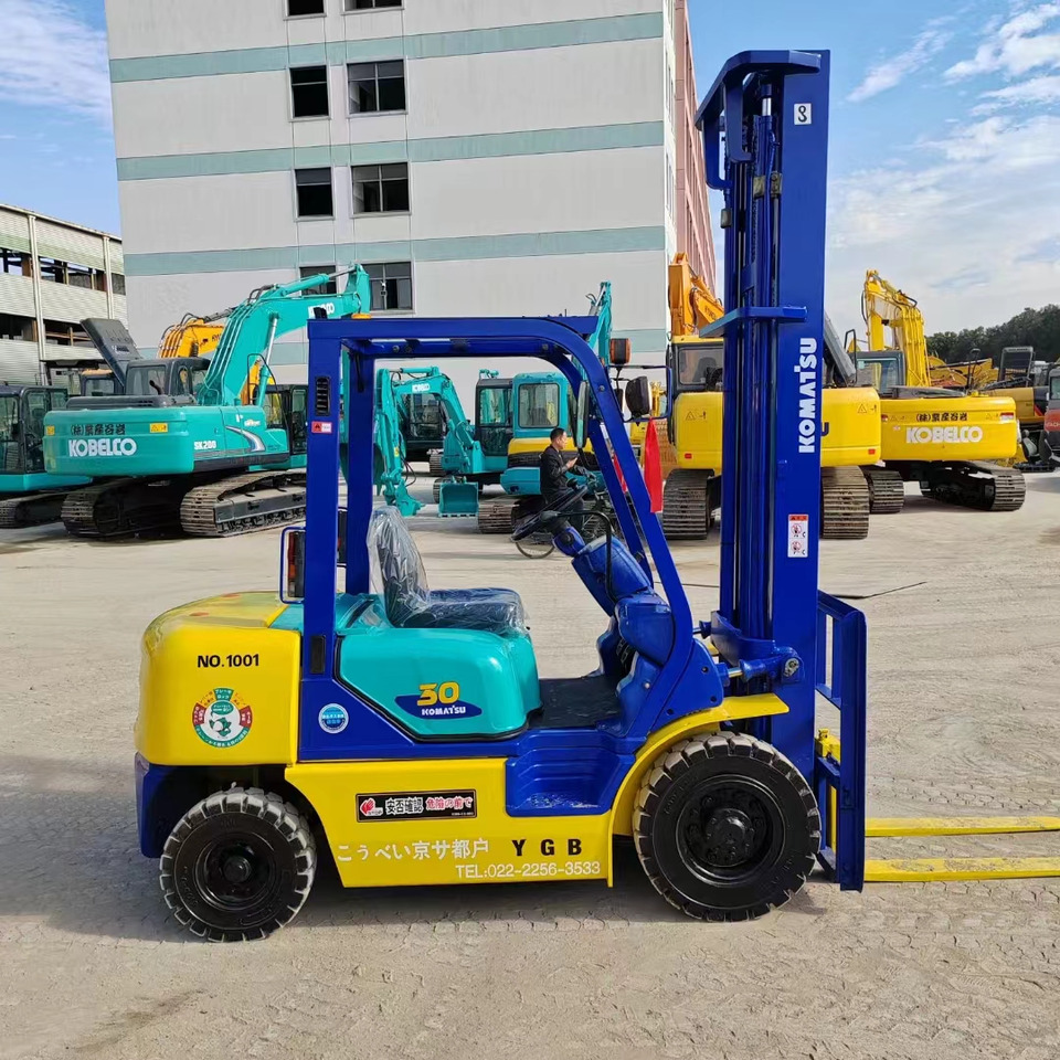 Komastu FD30 forklift 3tons - Diesel forklift: picture 3 Komastu FD30 forklift 3tons - Diesel forklift: picture 3