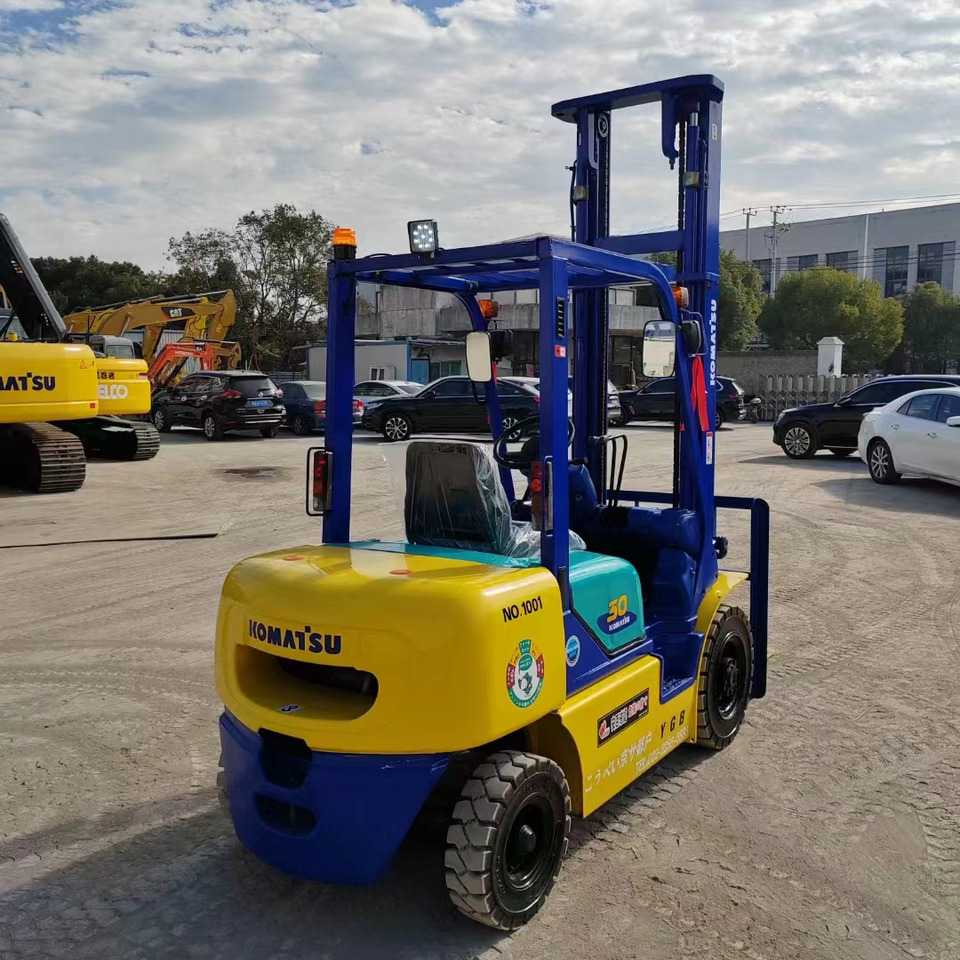 Komastu FD30 forklift 3tons - Diesel forklift: picture 4 Komastu FD30 forklift 3tons - Diesel forklift: picture 4