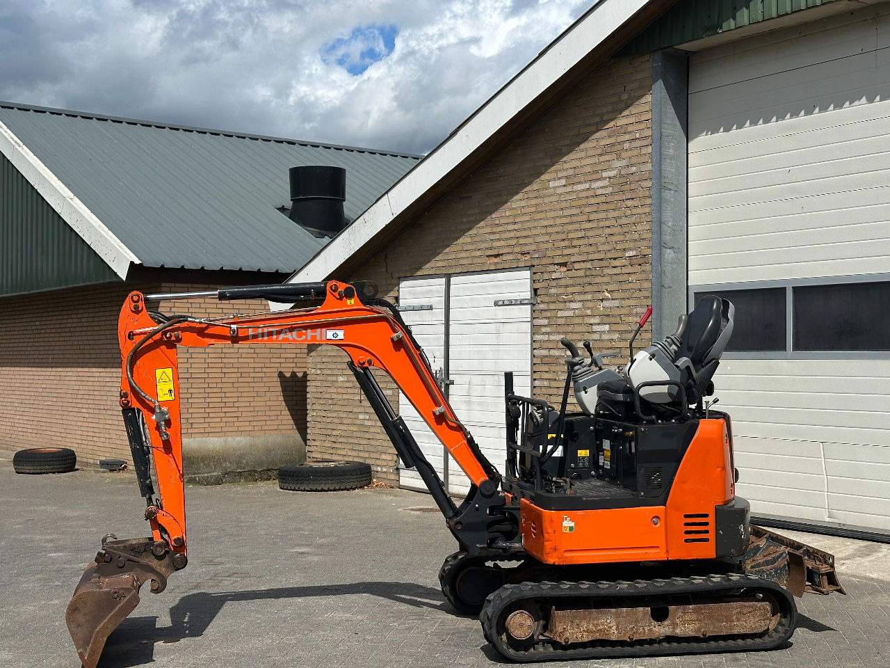 Hitachi ZX19U-6 YR - Mini excavator: picture 3 Hitachi ZX19U-6 YR - Mini excavator: picture 3