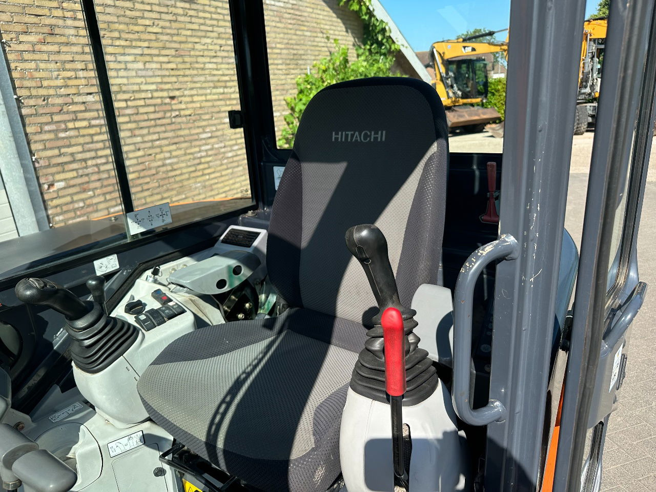Mini excavator Hitachi ZX65USB-5A CLR: picture 13