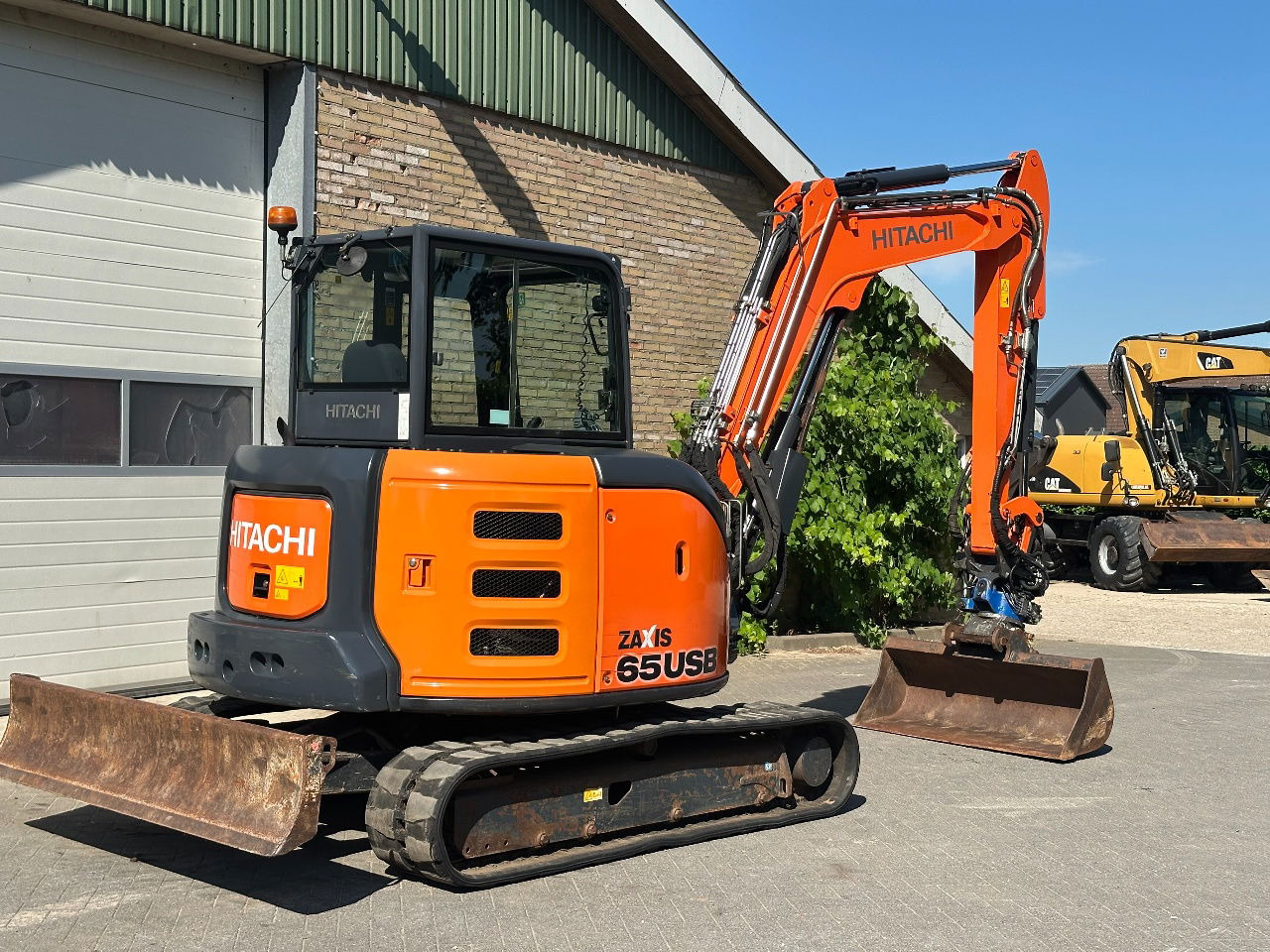 Mini excavator Hitachi ZX65USB-5A CLR: picture 10