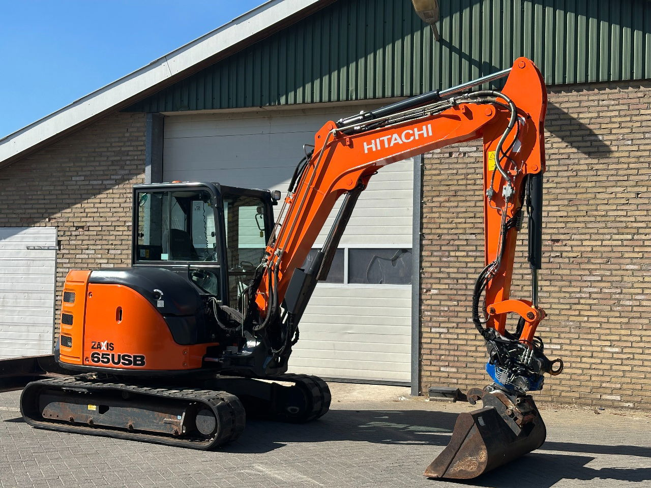 Mini excavator Hitachi ZX65USB-5A CLR: picture 8