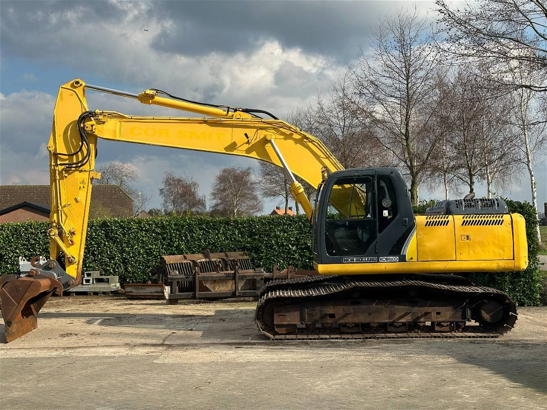 New Holland E215 - Crawler excavator: picture 2 New Holland E215 - Crawler excavator: picture 2