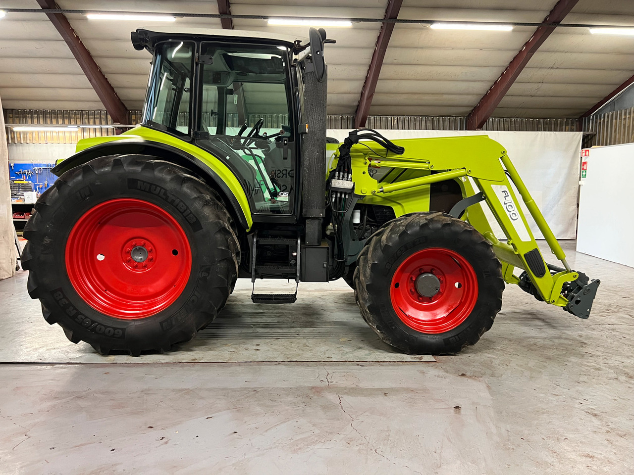 CLAAS Arion 430 - Farm tractor: picture 5 CLAAS Arion 430 - Farm tractor: picture 5