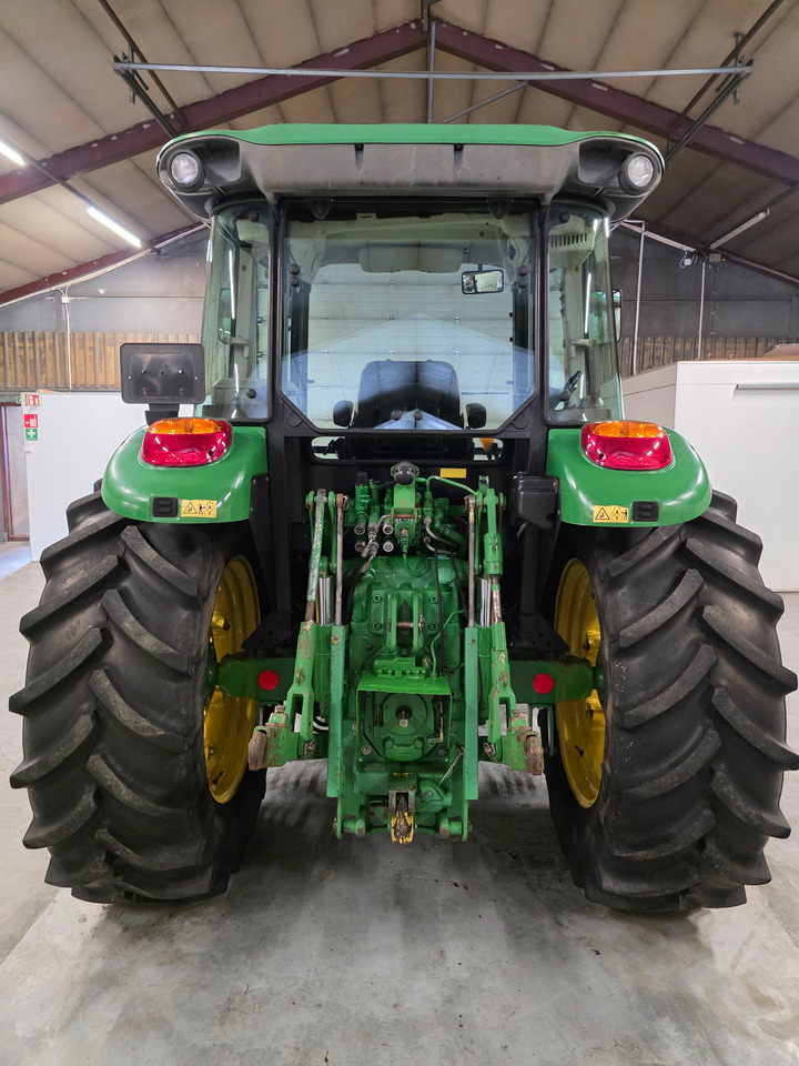 John Deere 5720 - Farm tractor: picture 3 John Deere 5720 - Farm tractor: picture 3