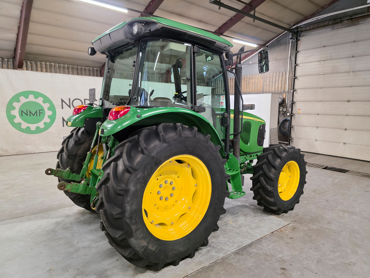 John Deere 5720 - Farm tractor: picture 5 John Deere 5720 - Farm tractor: picture 5