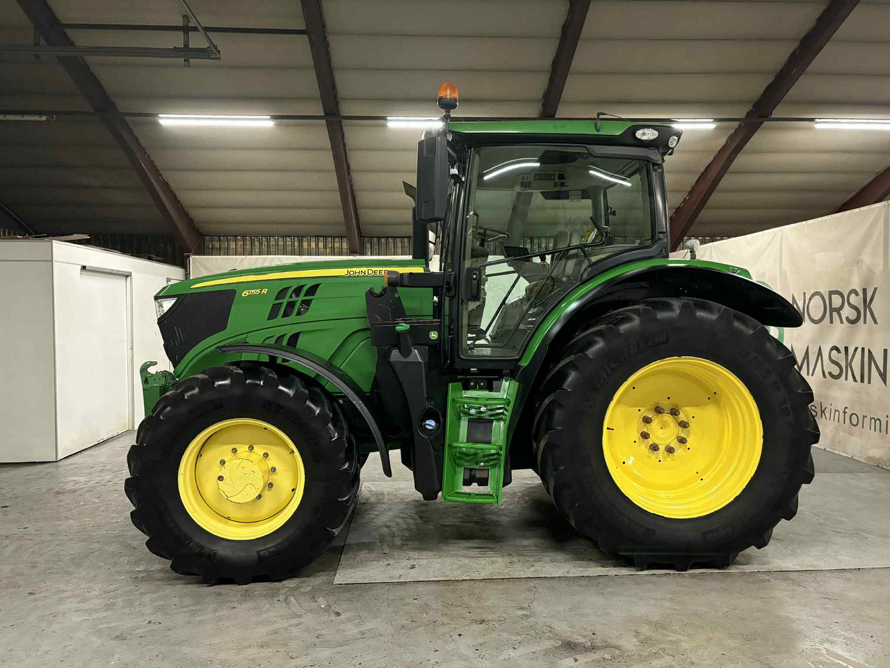 John Deere 6155R - Farm tractor: picture 2 John Deere 6155R - Farm tractor: picture 2