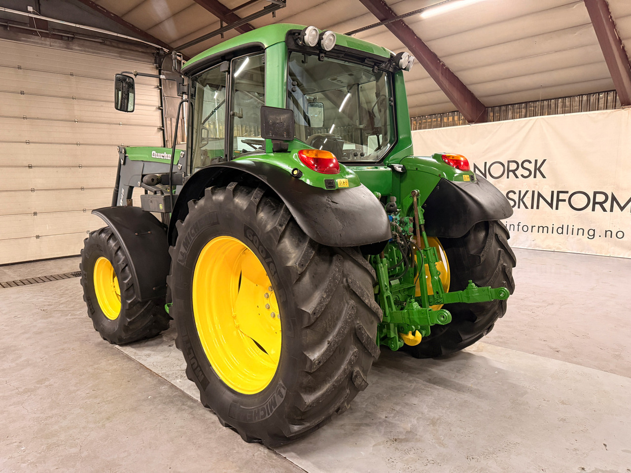 John Deere 6230 Premium - Farm tractor: picture 3 John Deere 6230 Premium - Farm tractor: picture 3
