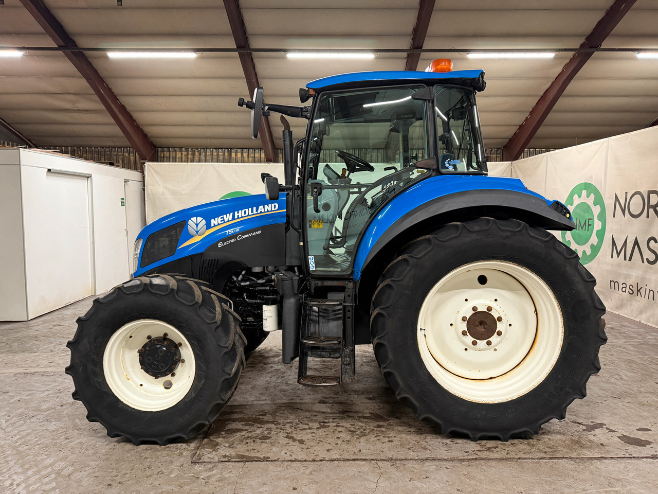 New Holland T5.115 EC - Farm tractor: picture 2 New Holland T5.115 EC - Farm tractor: picture 2