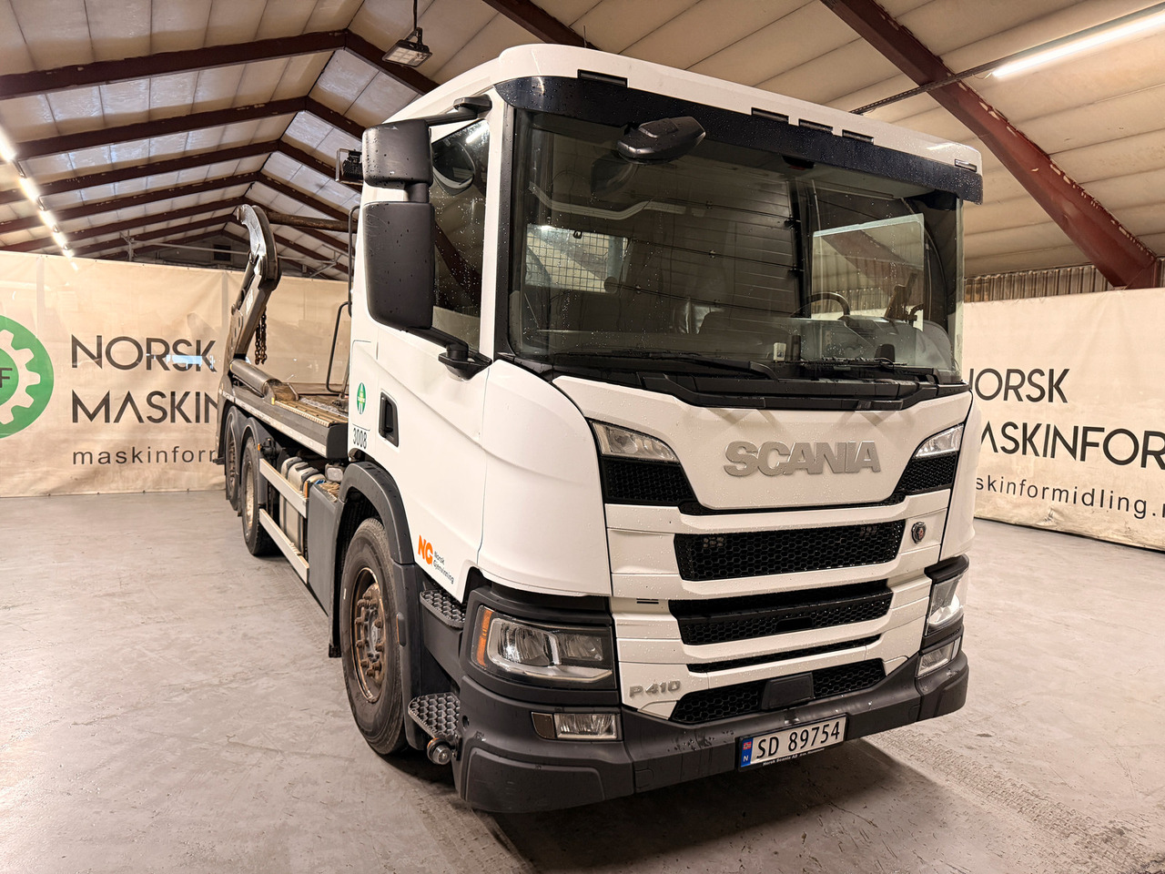 Skip loader truck Scania P410: picture 6
