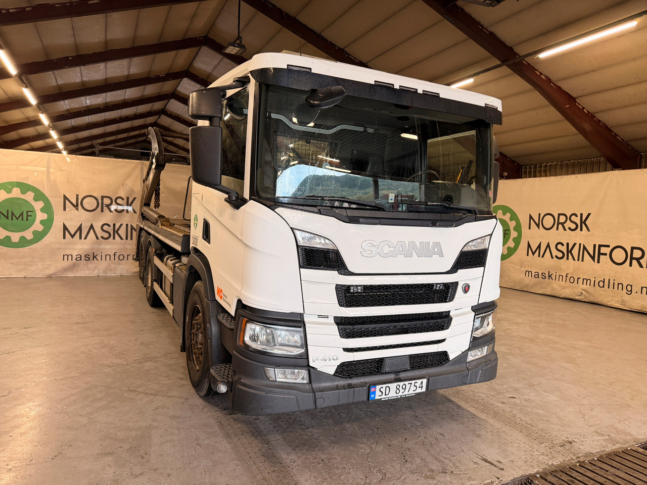 Skip loader truck Scania P410: picture 8