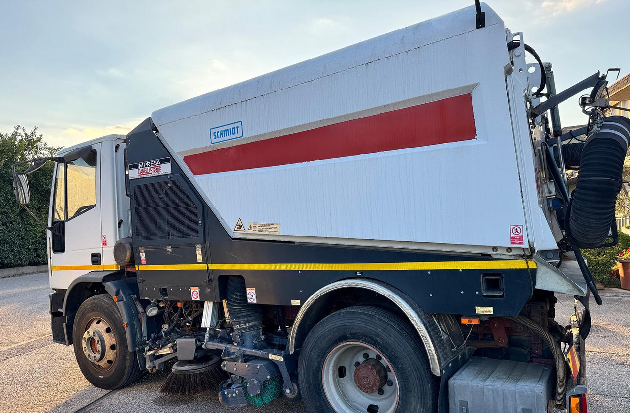 Iveco EuroCargo 150E18 spazzatrice - Road sweeper: picture 5 Iveco EuroCargo 150E18 spazzatrice - Road sweeper: picture 5