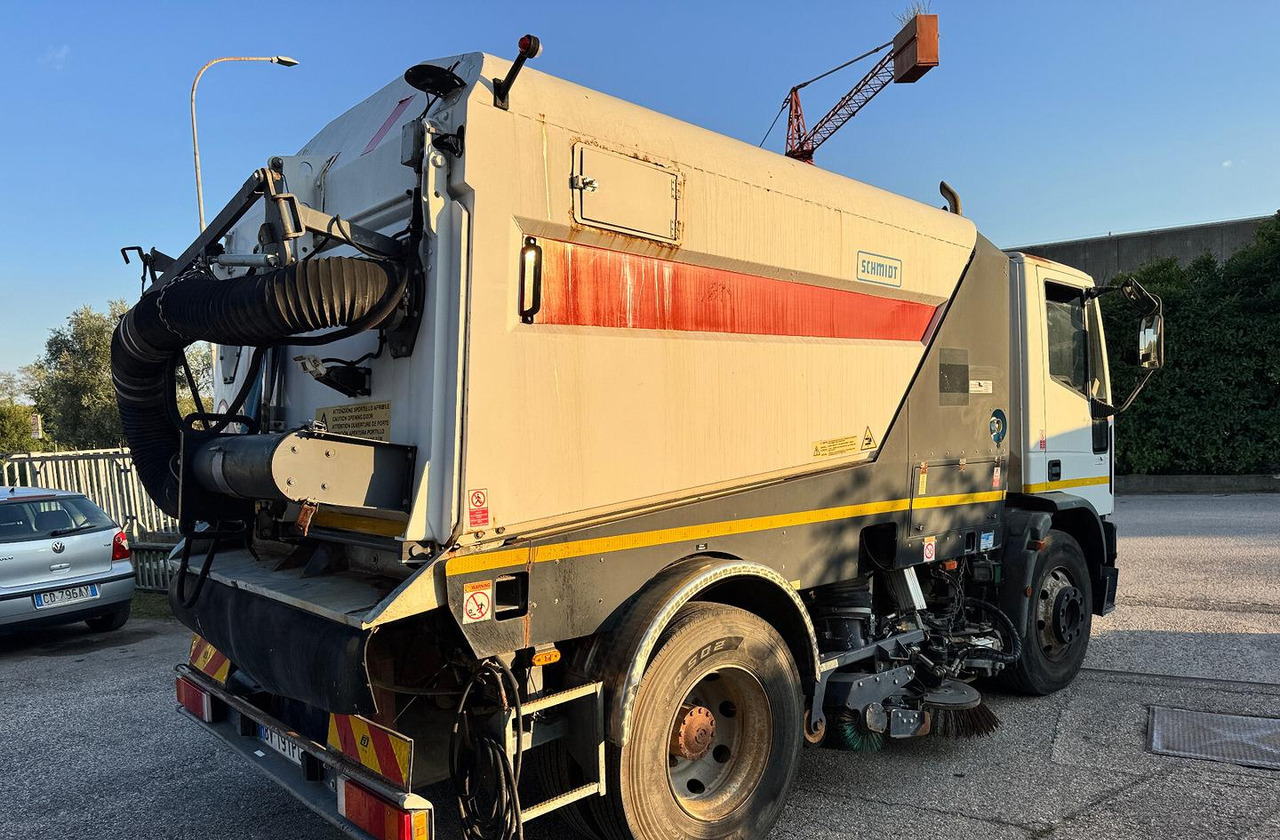 Iveco EuroCargo 150E18 spazzatrice - Road sweeper: picture 3 Iveco EuroCargo 150E18 spazzatrice - Road sweeper: picture 3