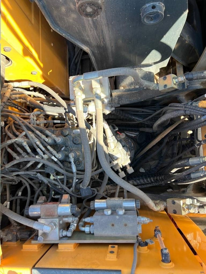 Crawler excavator Hyundai HX 140 HRC: picture 11