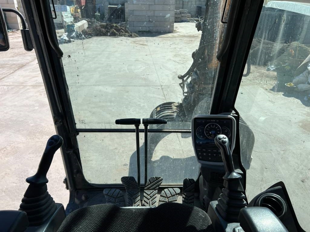 Crawler excavator Hyundai HX 140 HRC: picture 16
