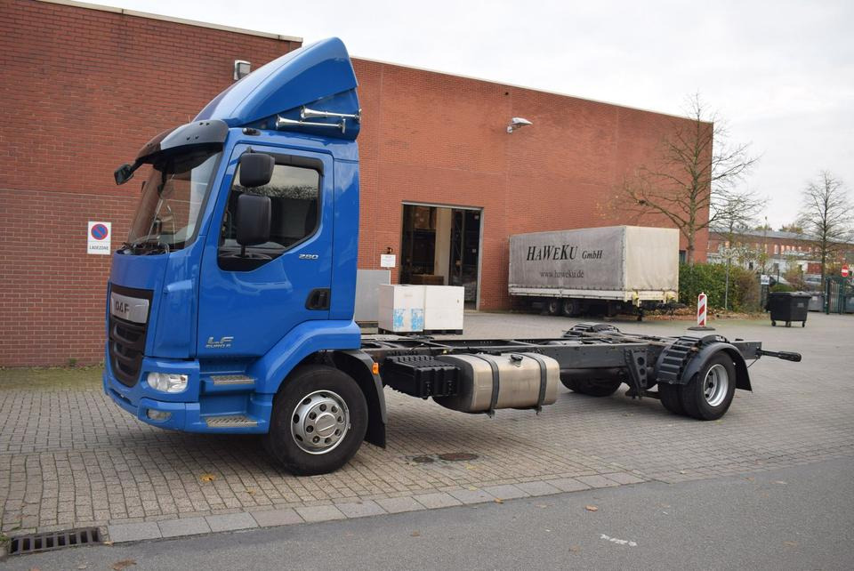 DAF LF 280 Fahrgestell Klima Navi 8-Gang ACC AHK - Cab chassis truck: picture 2 DAF LF 280 Fahrgestell Klima Navi 8-Gang ACC AHK - Cab chassis truck: picture 2