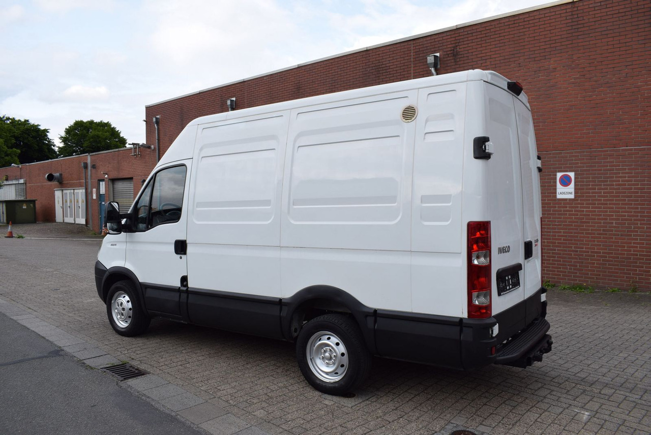 Iveco Daily 35 S 14L2H2 AHK Regale Standheizung - Panel van: picture 4 Iveco Daily 35 S 14L2H2 AHK Regale Standheizung - Panel van: picture 4