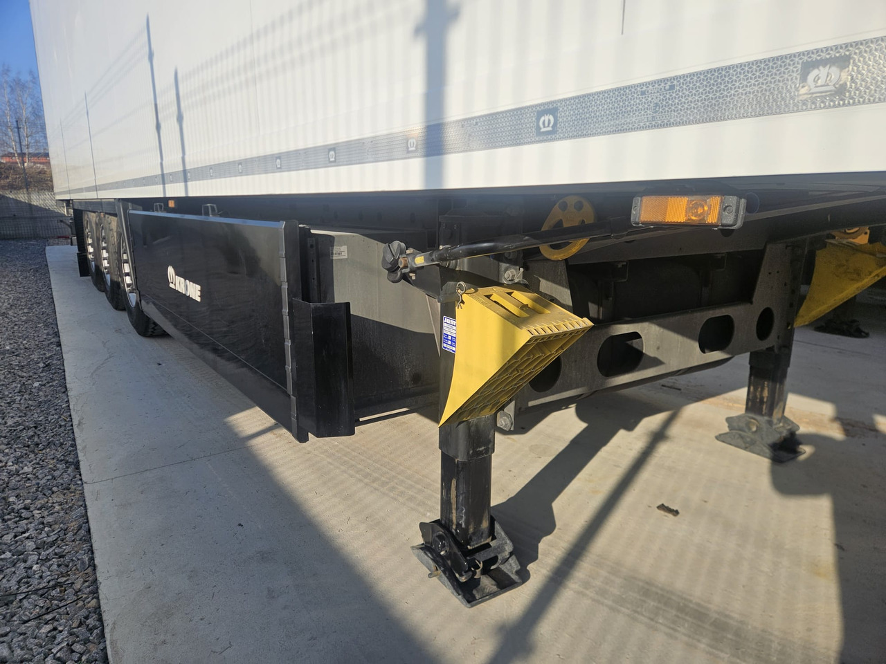 Refrigerator semi-trailer KRONE SD  Carrier Vector 1550: picture 11