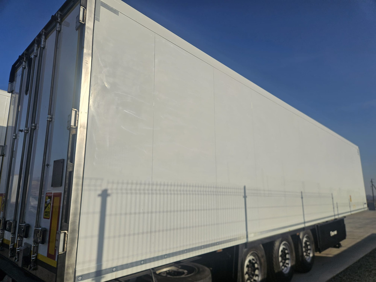 Refrigerator semi-trailer KRONE SD  Carrier Vector 1550: picture 9