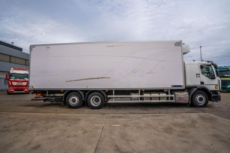 Renault D WIDE 380 DXI +CARRIER 1250 MT+DHOLLANDIA - Refrigerator truck: picture 3 Renault D WIDE 380 DXI +CARRIER 1250 MT+DHOLLANDIA - Refrigerator truck: picture 3