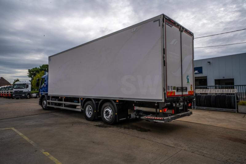 Renault D WIDE 380 DXI+CARRIER SUPRA 1150 Mt + DHOLLANDIA 2T - Refrigerator truck: picture 5 Renault D WIDE 380 DXI+CARRIER SUPRA 1150 Mt + DHOLLANDIA 2T - Refrigerator truck: picture 5