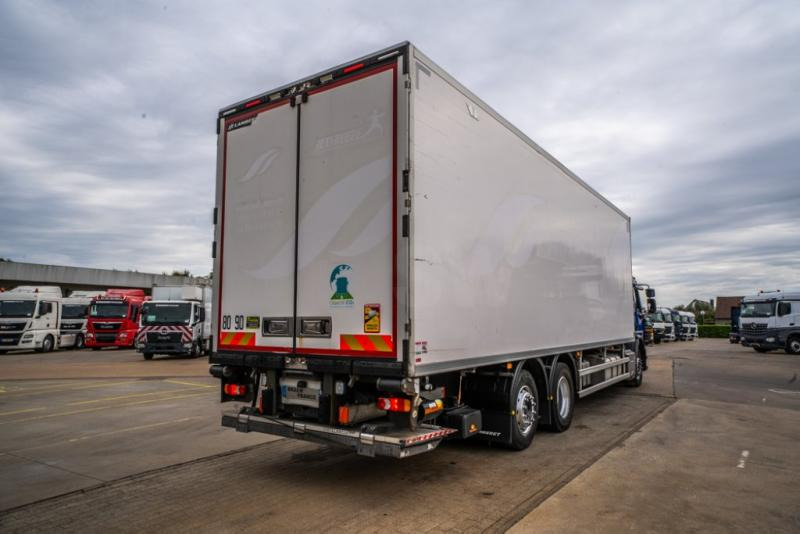 Renault D WIDE 380 DXI+CARRIER SUPRA 1150 Mt + DHOLLANDIA 2T - Refrigerator truck: picture 4 Renault D WIDE 380 DXI+CARRIER SUPRA 1150 Mt + DHOLLANDIA 2T - Refrigerator truck: picture 4