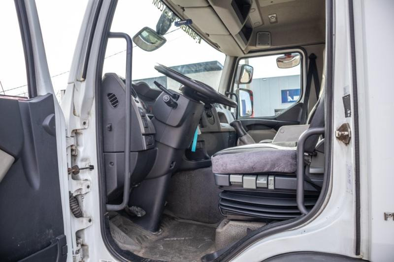 Interior photo 1: Box truck Renault PREMIUM 340DXI+E5+HAYON
