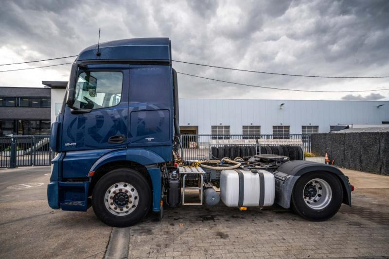 Mercedes ACTROS 1843 LS + HYDRAULIQUE - Tractor unit: picture 2 Mercedes ACTROS 1843 LS + HYDRAULIQUE - Tractor unit: picture 2