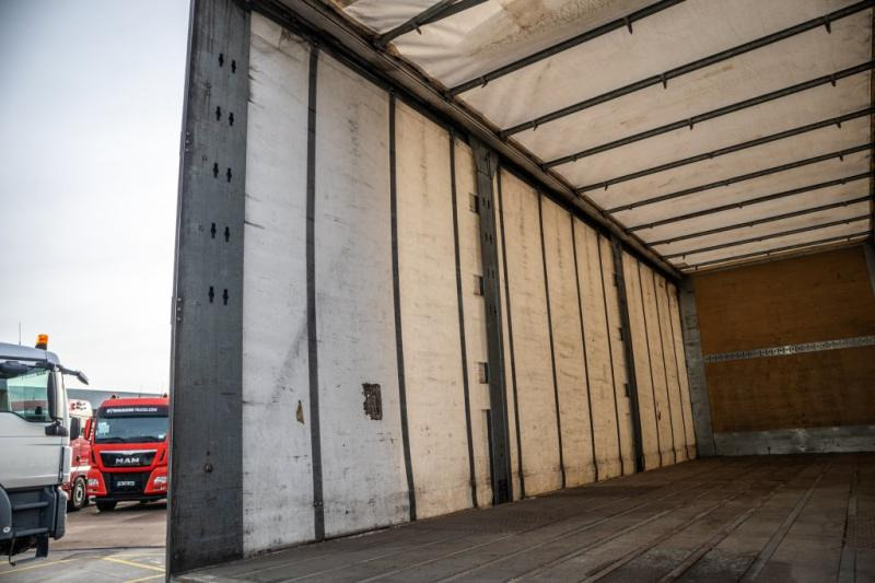 Curtainsider truck Volvo FM330-6x2-10 pneus/tires-intarder: picture 7