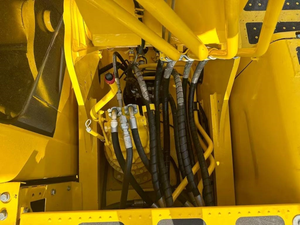 Komatsu PC 240  - Crawler excavator: picture 3 Komatsu PC 240  - Crawler excavator: picture 3