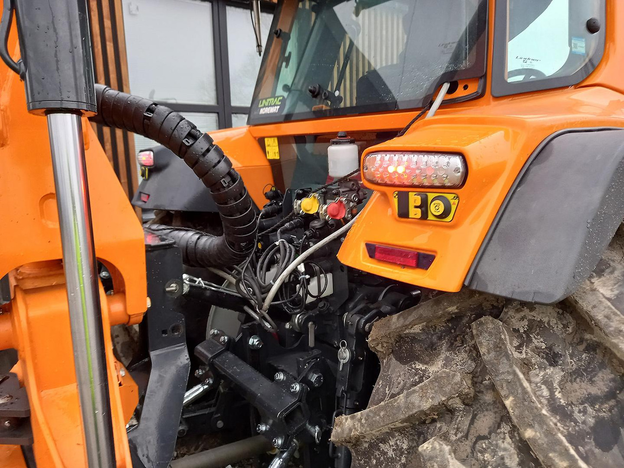 Farm tractor Lintrac Linder, Perkins, 90: picture 19