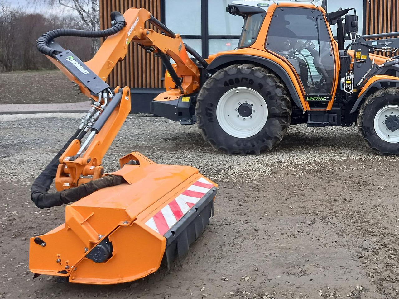 Farm tractor Lintrac Linder, Perkins, 90: picture 7
