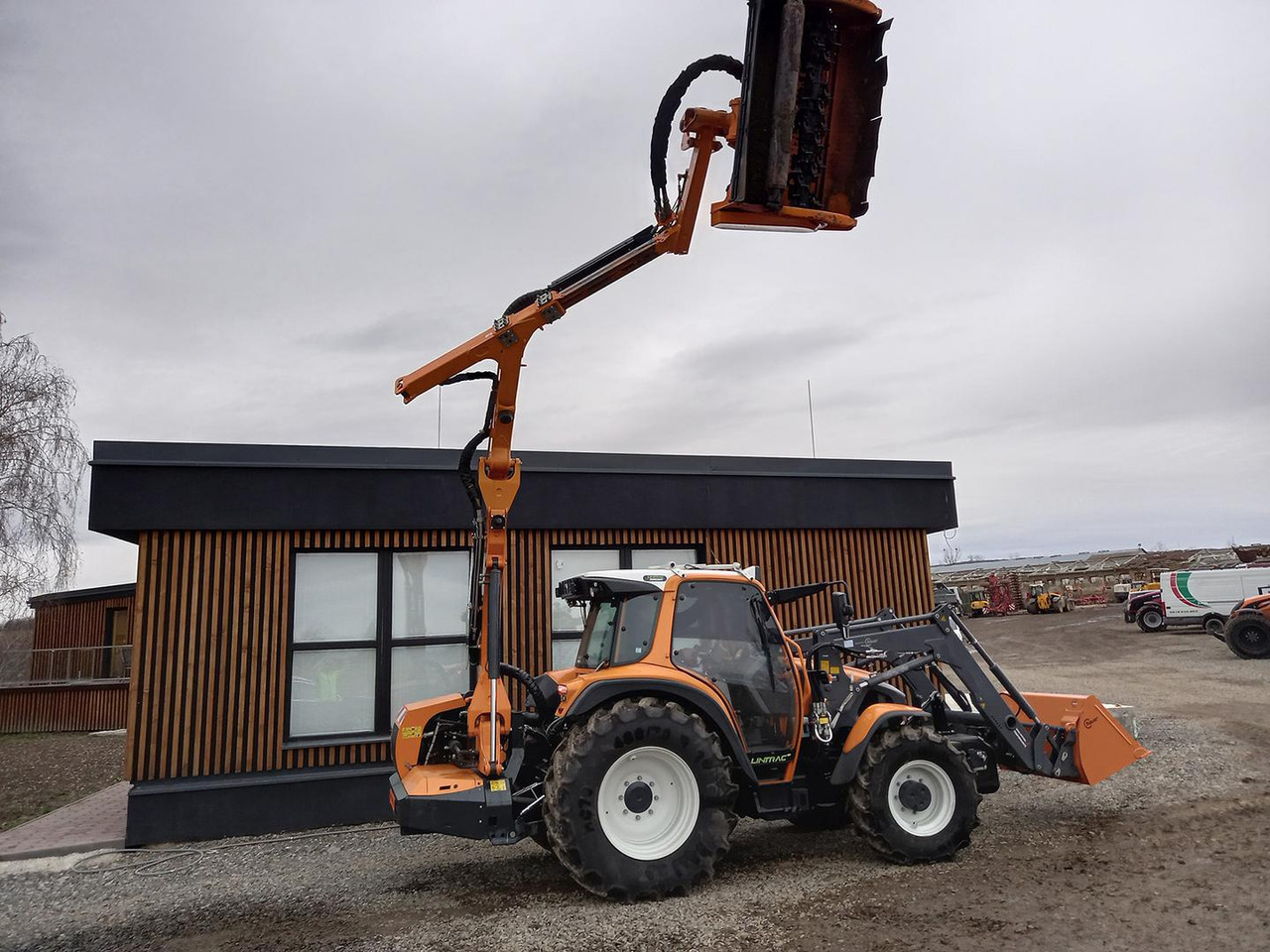 Farm tractor Lintrac Linder, Perkins, 90: picture 12