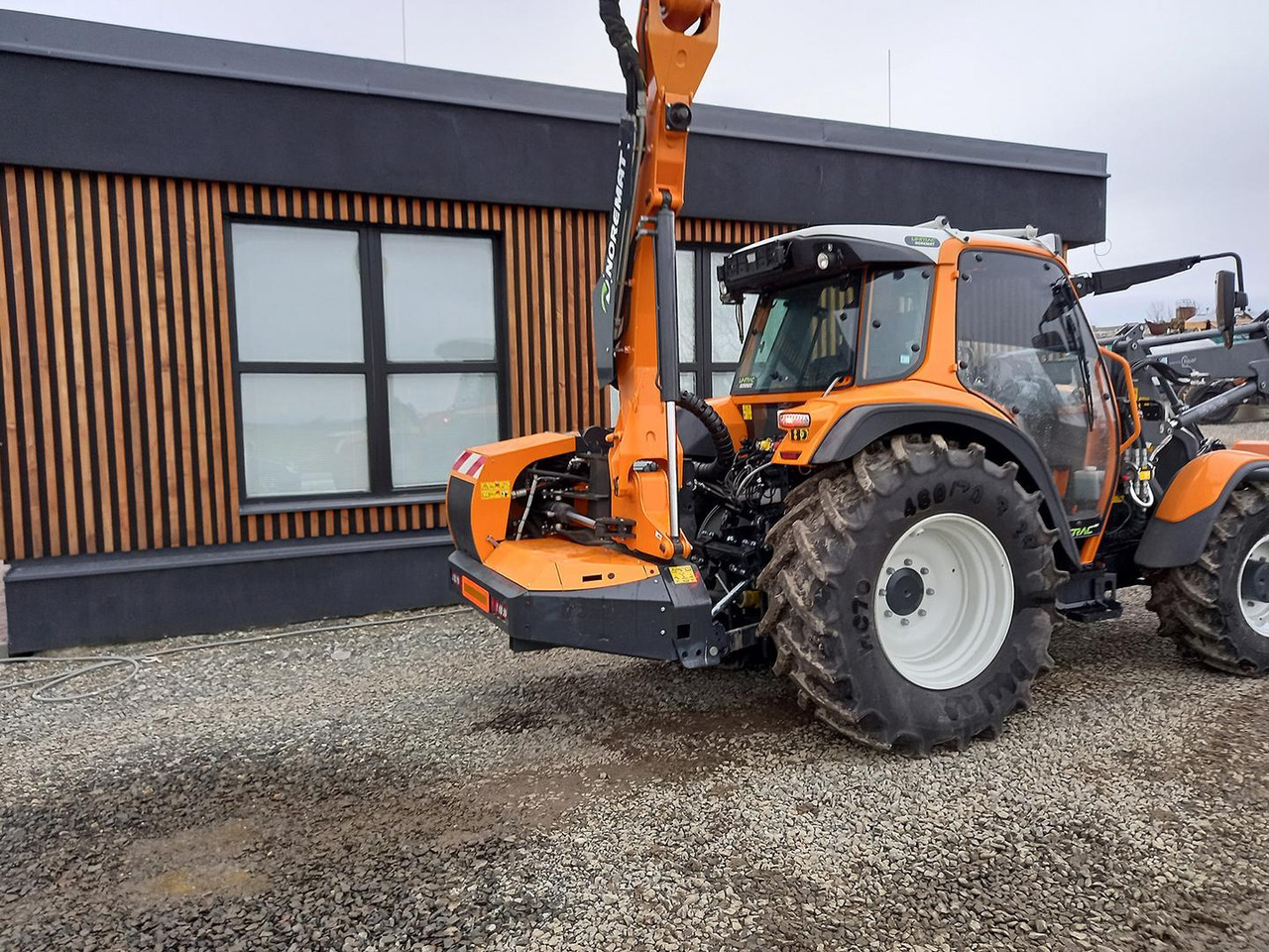Farm tractor Lintrac Linder, Perkins, 90: picture 13