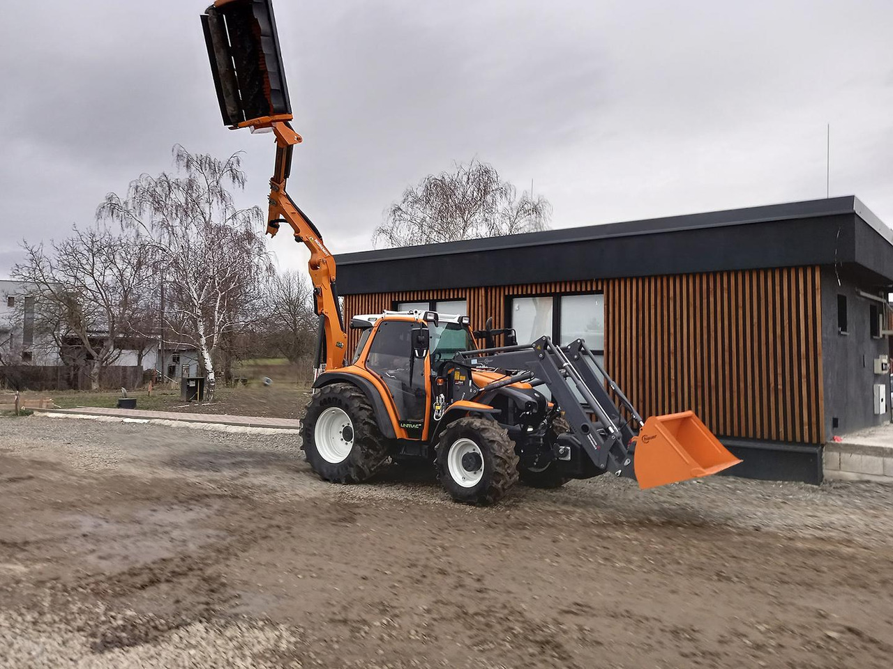 Farm tractor Lintrac Linder, Perkins, 90: picture 10