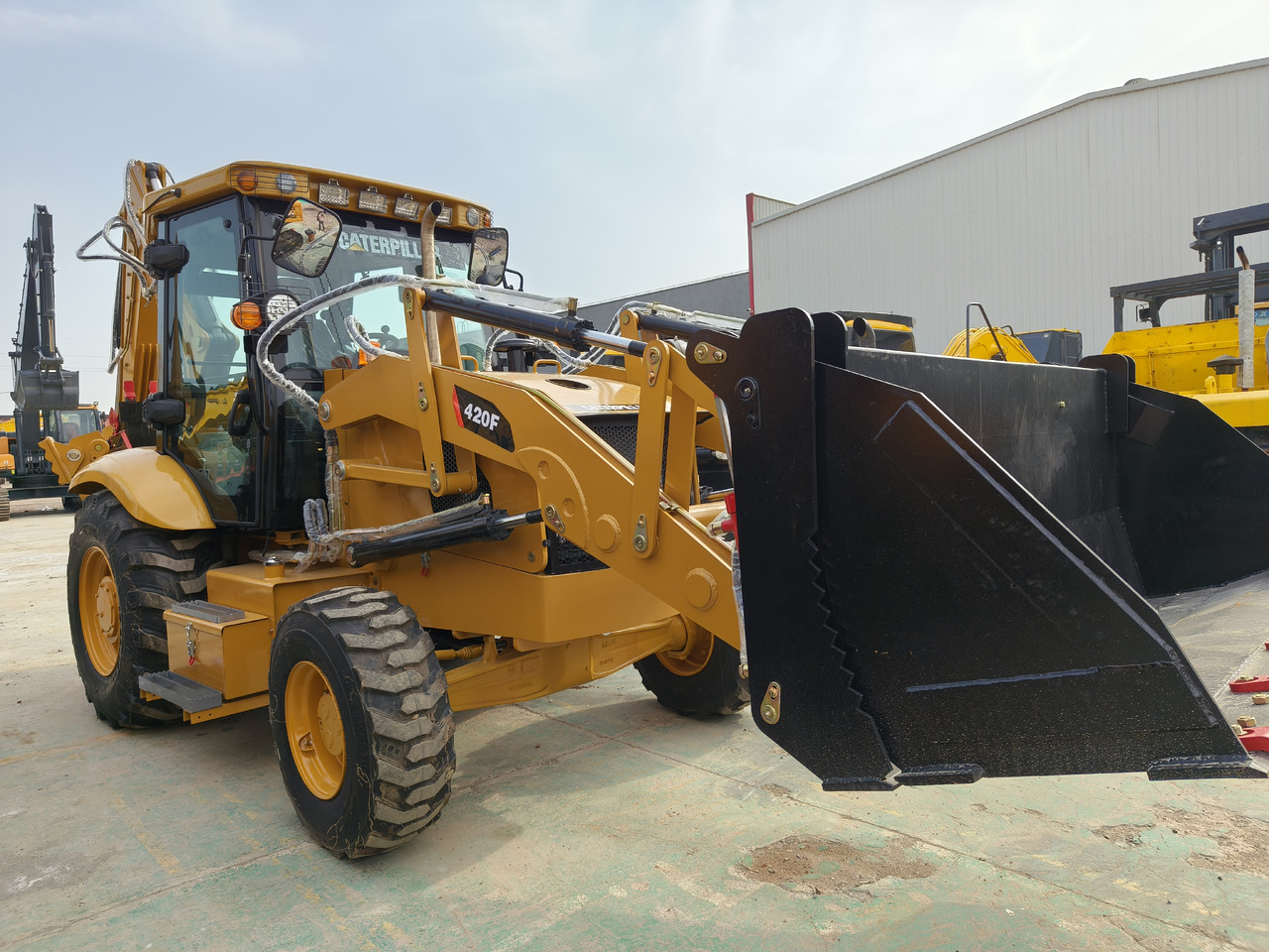 CATERPILLAR 420F Backhoe Loader - Backhoe loader: picture 1 CATERPILLAR 420F Backhoe Loader - Backhoe loader: picture 1