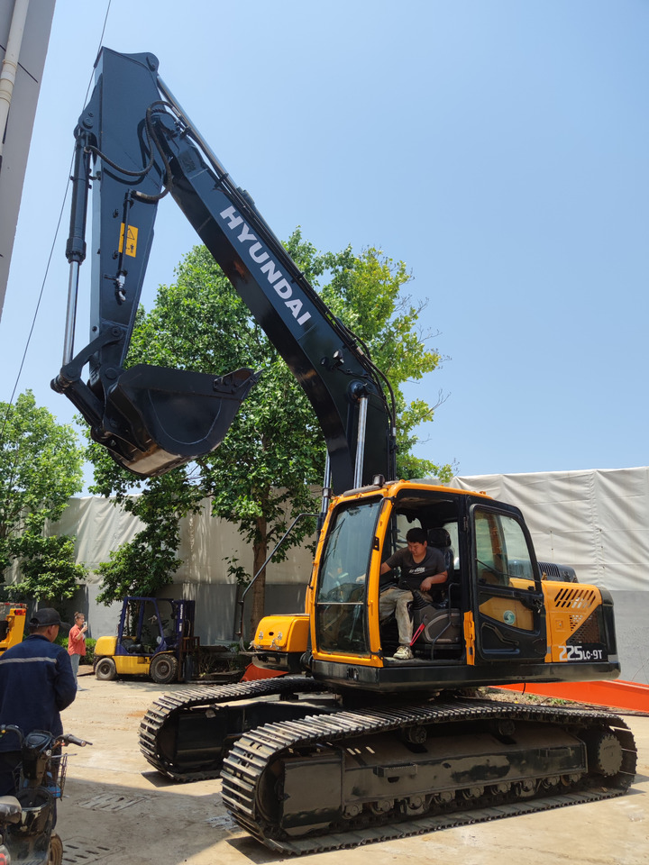 HYUNDAI 225 USED 225LC-9 EXCAVATOR - Crawler excavator: picture 3 HYUNDAI 225 USED 225LC-9 EXCAVATOR - Crawler excavator: picture 3