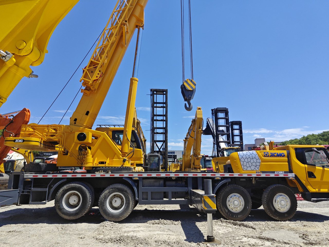 XCMG QY50KC Used truck crane XCMG XCT50 50ton - Grader: picture 3 XCMG QY50KC Used truck crane XCMG XCT50 50ton - Grader: picture 3