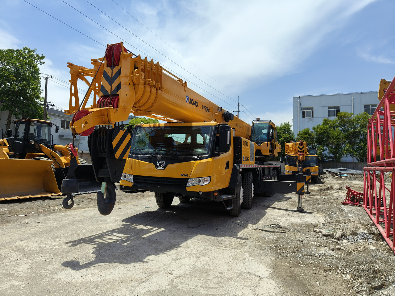 XCMG QY70K - All terrain crane: picture 1 XCMG QY70K - All terrain crane: picture 1