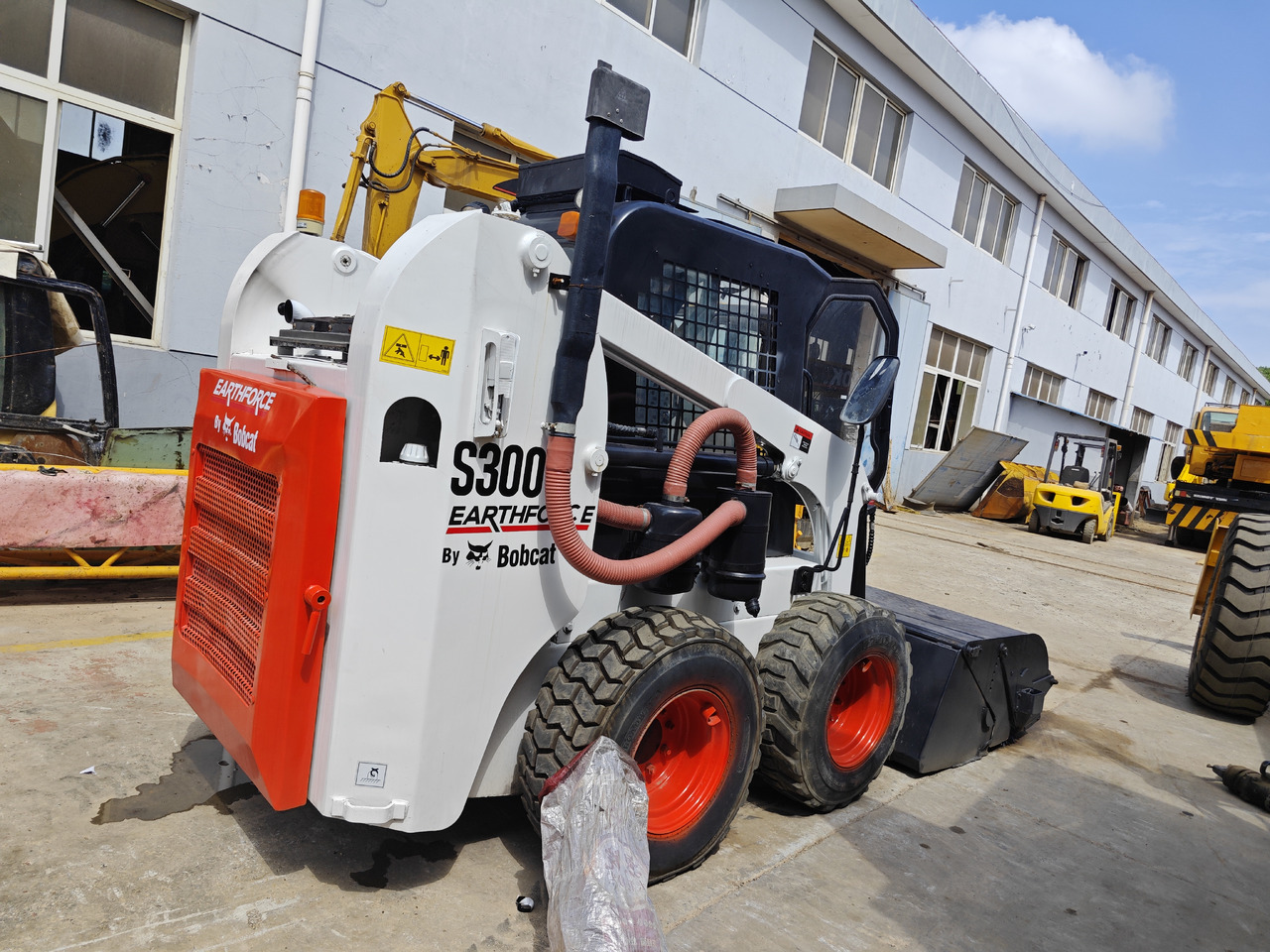 Bobcat S300 - Skid steer loader: picture 4 Bobcat S300 - Skid steer loader: picture 4