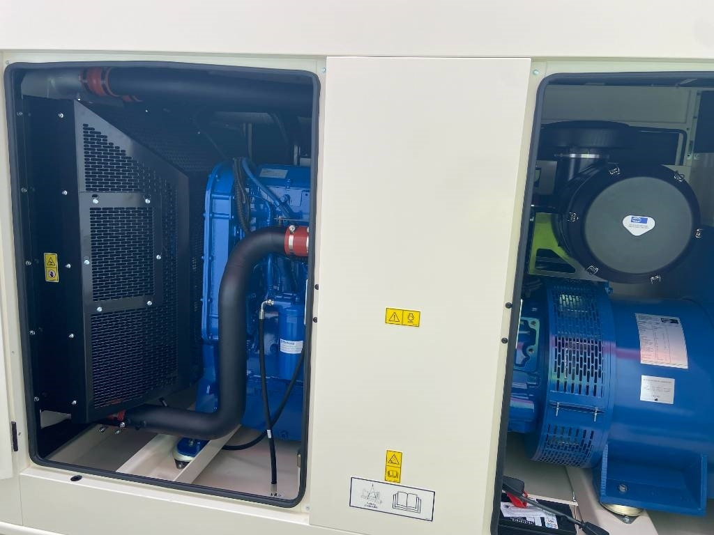 FG Wilson P715-3 - 715 kVA Genset - DPX-16023 - Generator set: picture 4 FG Wilson P715-3 - 715 kVA Genset - DPX-16023 - Generator set: picture 4