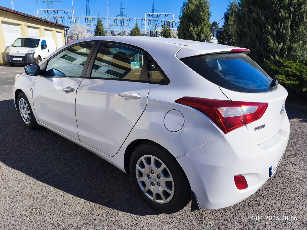 HYUNDAI I30 HATCHBACK - Hatchback: picture 4 HYUNDAI I30 HATCHBACK - Hatchback: picture 4