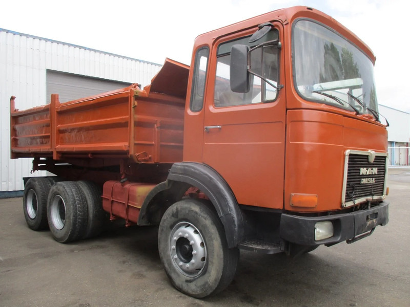 MAN 26.321 6x4 , 3 way tipper , ZF Manual , Spring suspension - Tipper: picture 4 MAN 26.321 6x4 , 3 way tipper , ZF Manual , Spring suspension - Tipper: picture 4