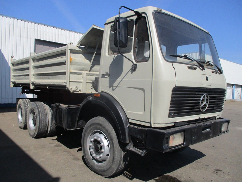 Mercedes-Benz 2633, V8 , ZF Manual , 6x4 , 3 Way tipper , Spring suspension - Tipper: picture 4 Mercedes-Benz 2633, V8 , ZF Manual , 6x4 , 3 Way tipper , Spring suspension - Tipper: picture 4