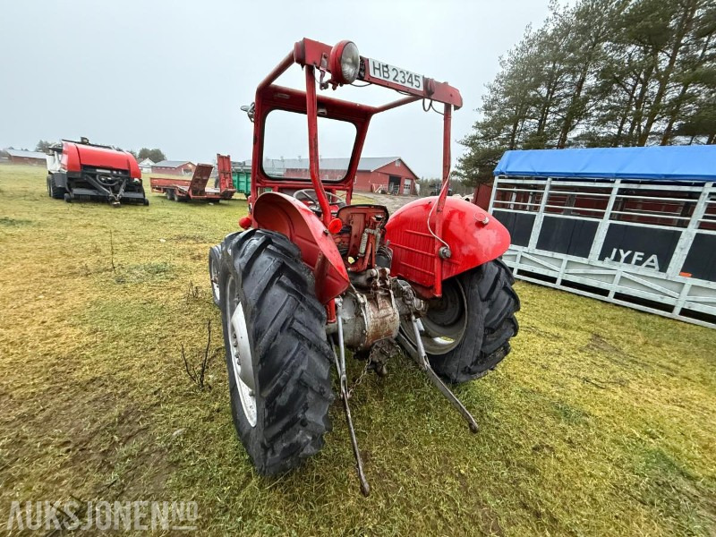 1971 Massey Ferguson 135 - Farm tractor: picture 3 1971 Massey Ferguson 135 - Farm tractor: picture 3