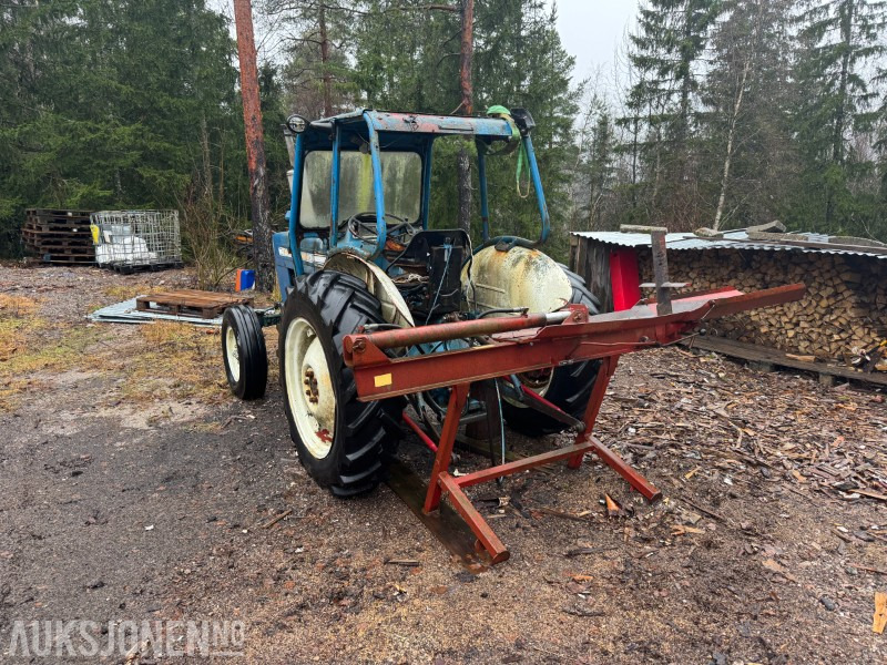 1972 Ford 3000 - Med vedkløyver - Farm tractor: picture 4 1972 Ford 3000 - Med vedkløyver - Farm tractor: picture 4