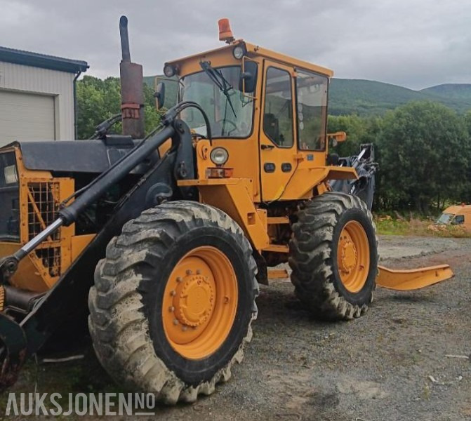 Backhoe loader 1991 Volvo 6300 traktorgraver MVA FRI OVERHALT MOTOR  Frontskuffe tannskuffe pusseskuffe: picture 1