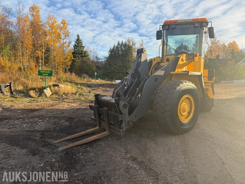 2001 Volvo L90D HJULLASTER SERVICEHISTORIKK 3.FUNKSJON PALLEGAFFEL 12716 TIMER. - Wheel loader: picture 4 2001 Volvo L90D HJULLASTER SERVICEHISTORIKK 3.FUNKSJON PALLEGAFFEL 12716 TIMER. - Wheel loader: picture 4