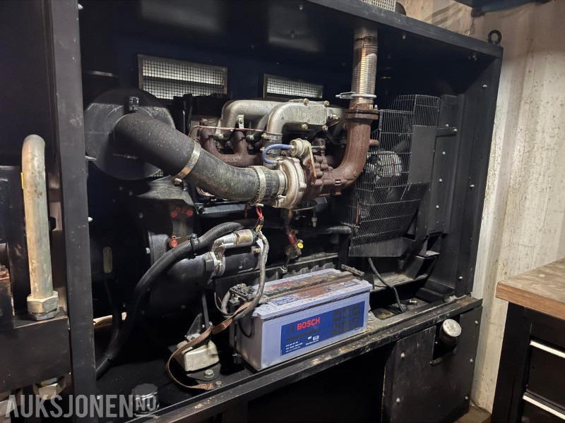 2002 Komplett styrt borerigg – Tracto-Technik Grundodrill 10S med container, mikser, kraftenhet, tracking - Drilling rig: picture 1 2002 Komplett styrt borerigg – Tracto-Technik Grundodrill 10S med container, mikser, kraftenhet, tracking - Drilling rig: picture 1