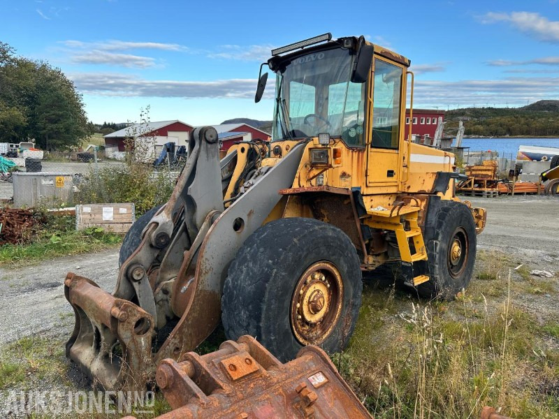 2002 Volvo L90D hjullaster – 17 tonn // Helgummihjul // Sentralsmøring - Wheel loader: picture 1 2002 Volvo L90D hjullaster – 17 tonn // Helgummihjul // Sentralsmøring - Wheel loader: picture 1